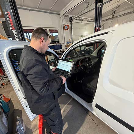 Kfz-Hauptuntersuchung – Bremsen, Licht und Abgascheck