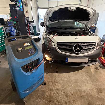 Kompletter Klimaservice inklusive Wartung, Füllung und Prüfung der Klimaanlage bei Kfz-Service Wriezen